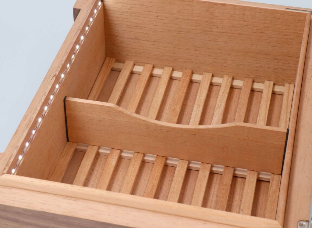 xikar-humidor-walnut-limited-edition-inside_ohne-rand
